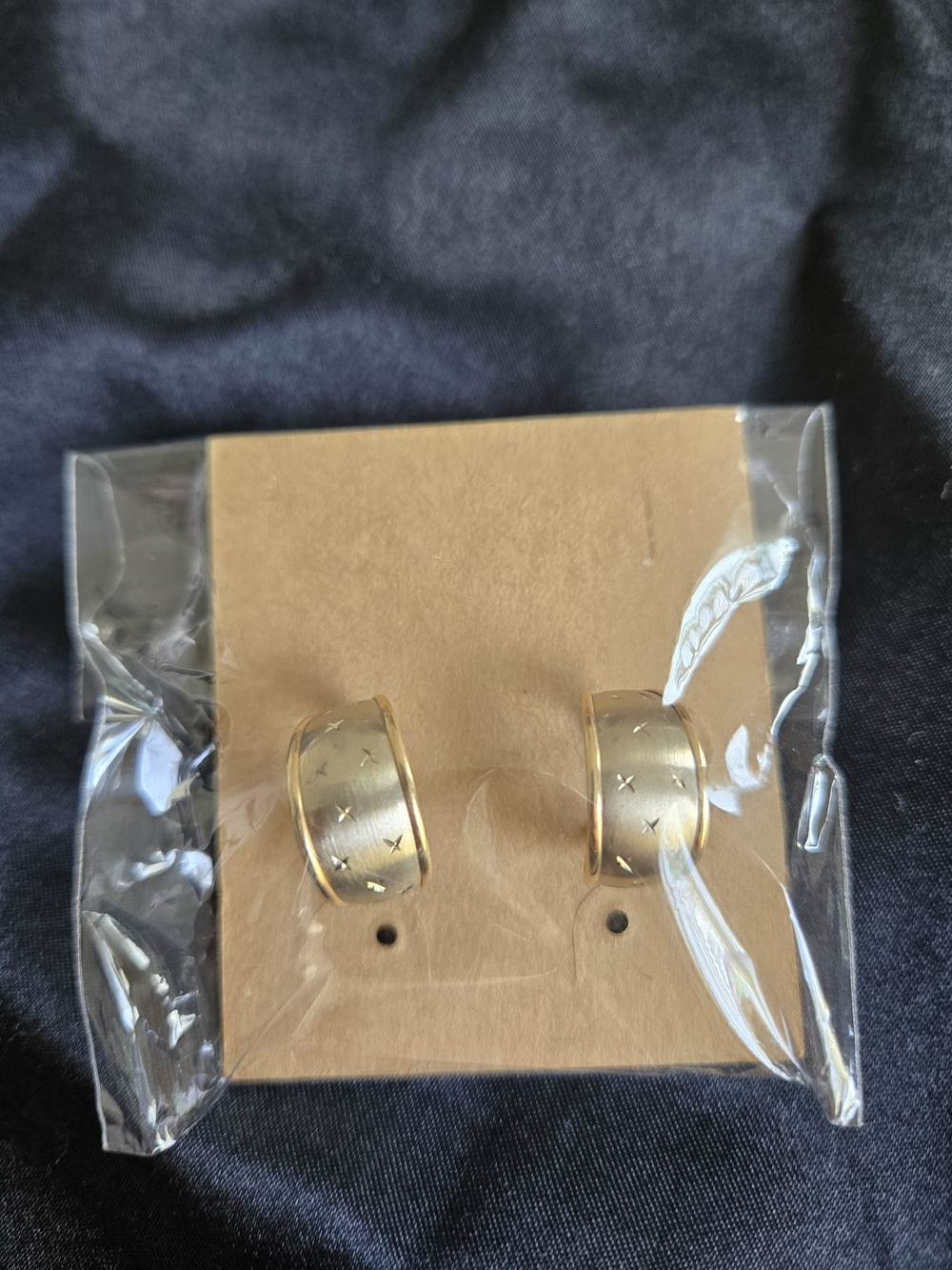 14K Gold Star Diamond Cut Hoop Earrings - Picture 5 of 6